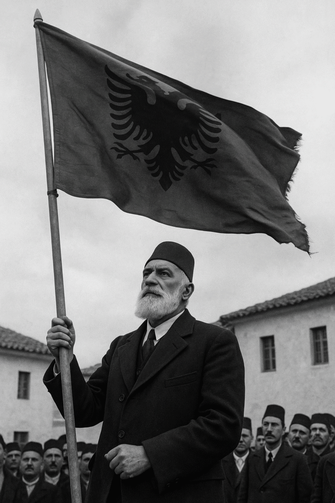 Ismail Qemali mban lart flamurin kombëtar mbi turmën e burrave në Vlorë