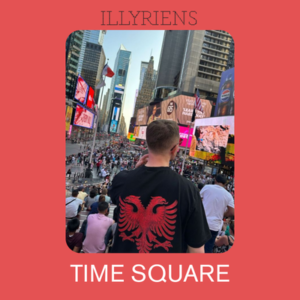 Klient me maicën e zezë me shqiponjë të kuqe në Times Square