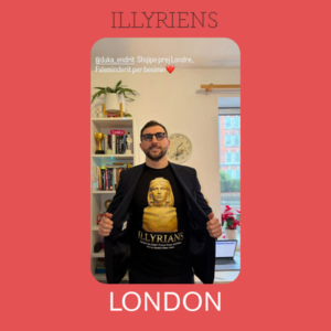 Klient me maicën Illyrians nën xhaketë, në Londër