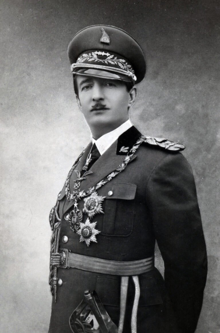 Ahmet Zogu, nga kryeministër te mbret: mekanika e një kurore