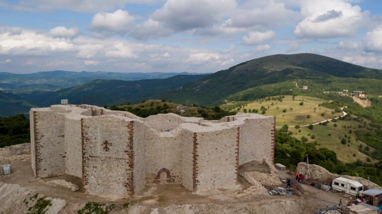Novobërda: qyteti i argjendtë që ra më 1 qershor 1455