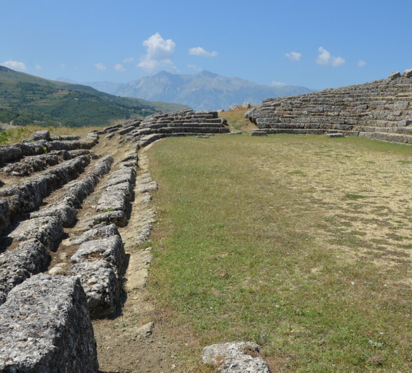 Amantia, qyteti ilir me stadiumin e harruar