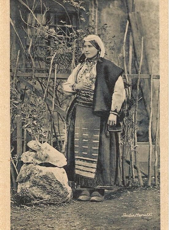 Gjysmë milioni fytyra: qyteti që u fotografua vetë për një shekull