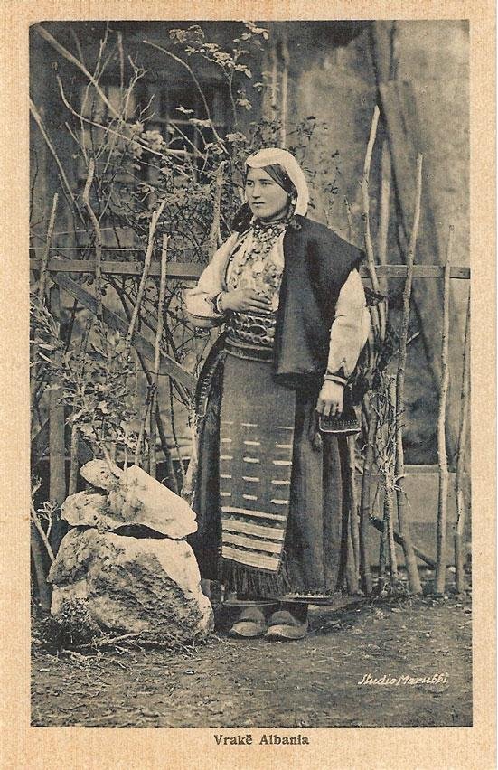 Gjysmë milioni fytyra: qyteti që u fotografua vetë për një shekull