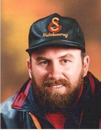 Portret i Mujë Krasniqit, me mjekër dhe me kapelën prej së cilës i mbeti nofka Kapuçi.
